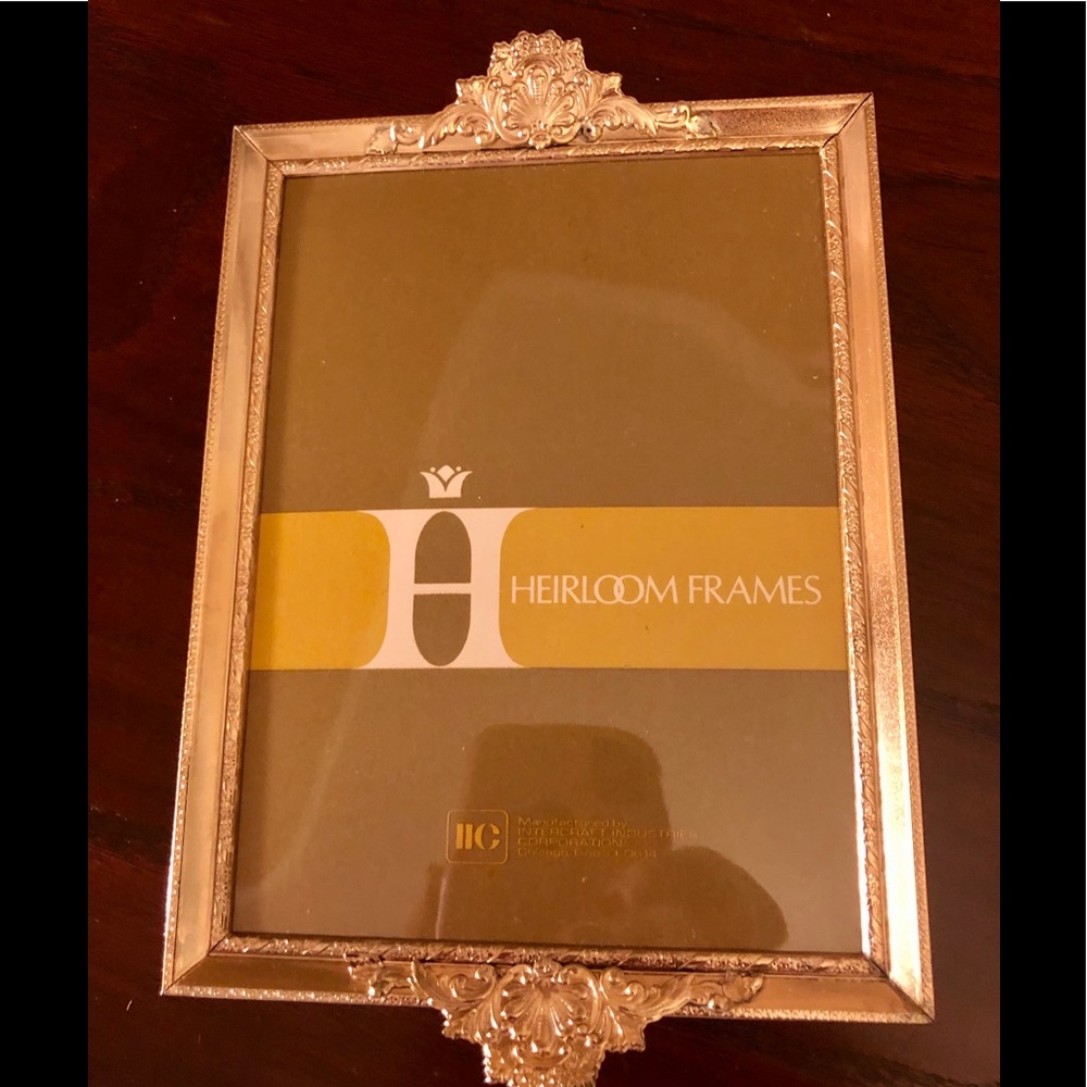 A1 GOLD FRAME Heirloom Frames NWOT